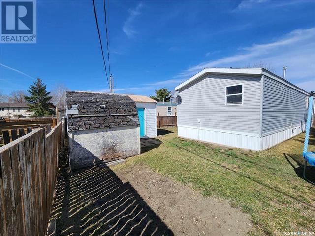 305 5th Avenue, Home with 3 bedrooms, 2 bathrooms and null parking in Caronport SK | Image 35