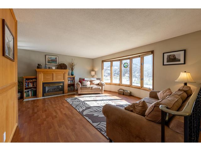 616 11th Street S, House detached with 5 bedrooms, 3 bathrooms and null parking in Golden BC | Image 6