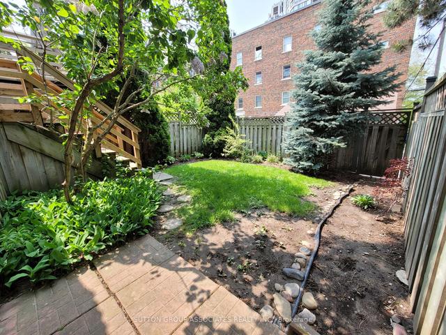 upper - 378 Spadina Rd, House detached with 4 bedrooms, 2 bathrooms and 4 parking in Toronto ON | Image 16