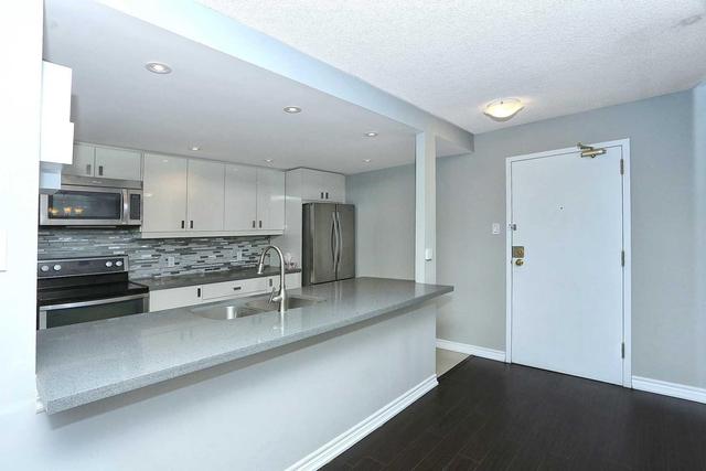 704 - 25 Trailwood Dr S, Condo with 2 bedrooms, 2 bathrooms and 1 parking in Mississauga ON | Image 1