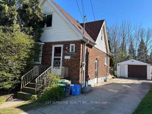 95 Glenmount Ave, House detached with 6 bedrooms, 2 bathrooms and 3.5 parking in Hamilton ON | Image 1