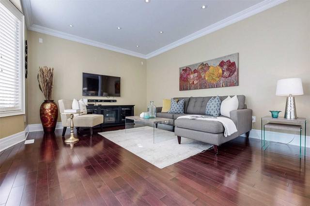 1833 Parkhurst Cres, House detached with 4 bedrooms, 4 bathrooms and 4 parking in Pickering ON | Image 3