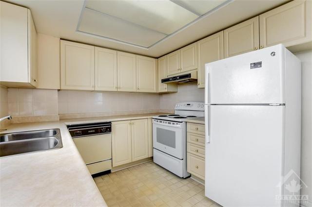 1004 - 1510 Riverside Drive, Condo with 2 bedrooms, 2 bathrooms and 1 parking in Ottawa ON | Image 10