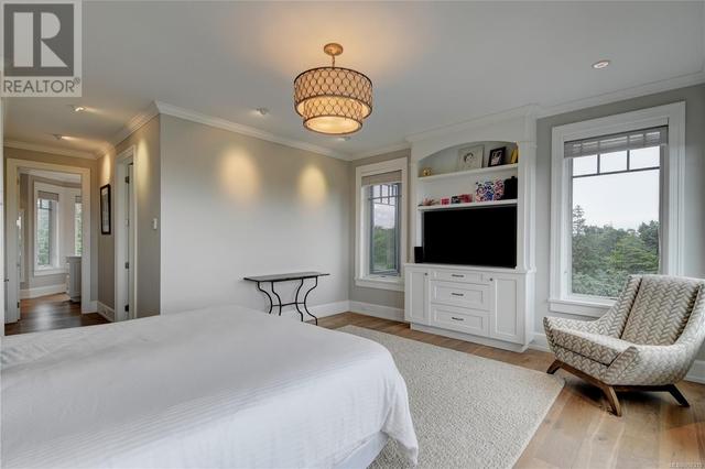 2990 Beach Dr, House detached with 4 bedrooms, 4 bathrooms and 6 parking in Oak Bay BC | Image 29