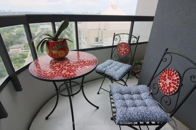 2210 - 8 Hillcrest Ave, Condo with 2 bedrooms, 2 bathrooms and 1 parking in Toronto ON | Image 8