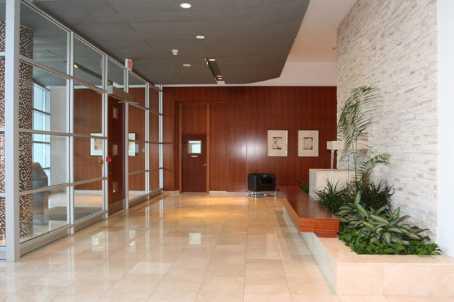 1003 - 220 Burnhamthorpe Rd, Condo with 2 bedrooms, 2 bathrooms and 1 parking in Mississauga ON | Image 2
