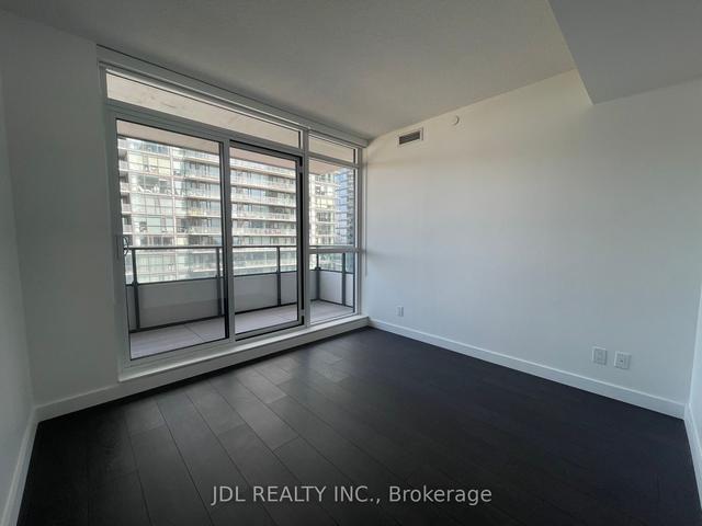 3206 - 38 Widmer St, Condo with 3 bedrooms, 2 bathrooms and 1 parking in Toronto ON | Image 10