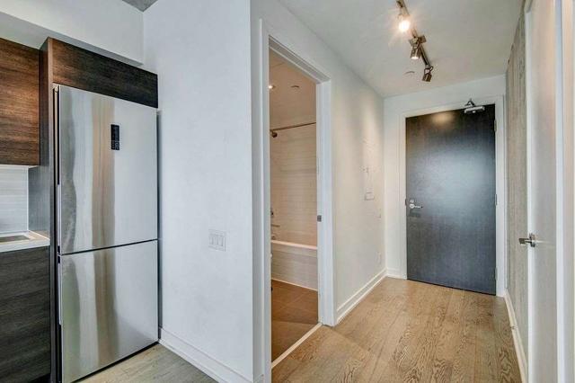 2604 - 11 Charlotte St, Condo with 1 bedrooms, 1 bathrooms and 0 parking in Toronto ON | Image 2