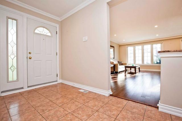 21 Geraldton Cres, House detached with 3 bedrooms, 3 bathrooms and 6 parking in Toronto ON | Image 1
