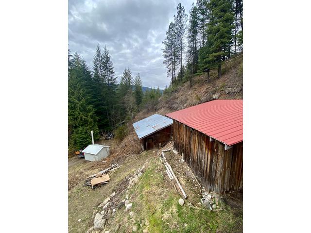 7148 Graham Road, House detached with 2 bedrooms, 1 bathrooms and null parking in Central Kootenay H BC | Image 11