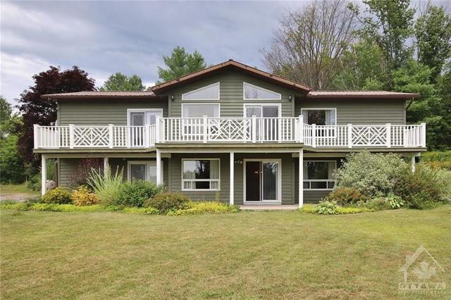 2988 Calabogie Road, House detached with 3 bedrooms, 4 bathrooms and 4 parking in Greater Madawaska ON | Card Image