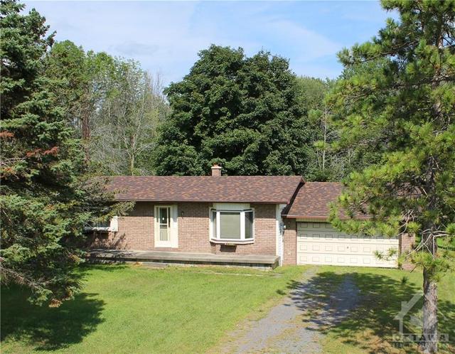 11868 County Road 18 Road, House detached with 2 bedrooms, 1 bathrooms and 4 parking in South Dundas ON | Image 1