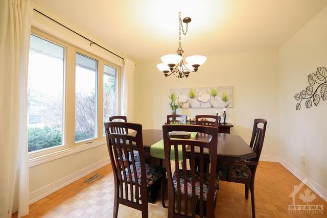 1942 Southampton Court, House detached with 3 bedrooms, 2 bathrooms and 4 parking in Ottawa ON | Image 12