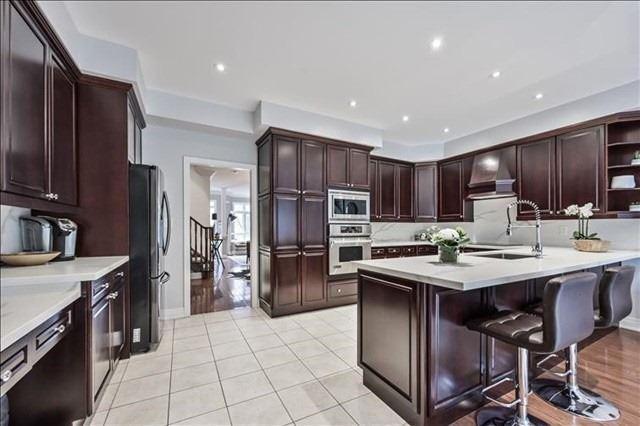 18 St Lawrence Dr, Townhouse with 4 bedrooms, 4 bathrooms and 3 parking in Mississauga ON | Image 8