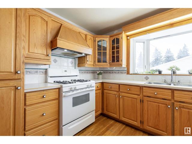 10715 53 Av Nw, House detached with 6 bedrooms, 2 bathrooms and 6 parking in Edmonton AB | Image 15