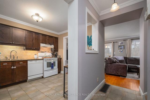 274 Vanguard Crt, House attached with 3 bedrooms, 3 bathrooms and 3 parking in Kingston ON | Image 9