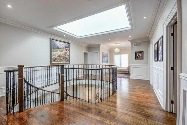 83 Upper Canada Dr, House detached with 5 bedrooms, 8 bathrooms and 6 parking in Toronto ON | Image 2