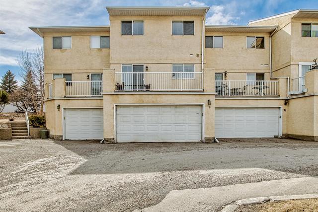 19 Millrose Place Sw, Home with 3 bedrooms, 2 bathrooms and 2 parking in Calgary AB | Image 24