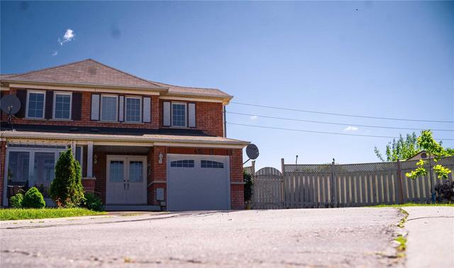 45 Zia Dodda Cres, House attached with 3 bedrooms, 4 bathrooms and 6 parking in Brampton ON | Image 1
