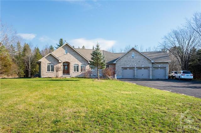 3464 Greenland Road, House detached with 4 bedrooms, 4 bathrooms and 10 parking in Ottawa ON | Card Image