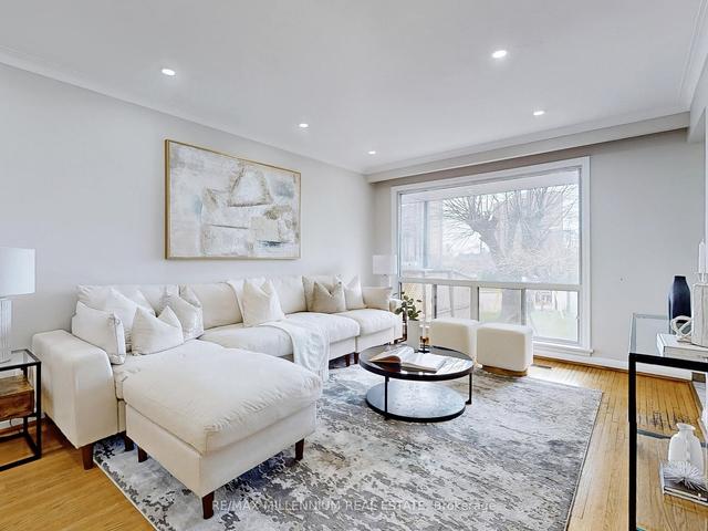 25 Rabton Crt, House semidetached with 3 bedrooms, 2 bathrooms and 7 parking in Toronto ON | Image 34
