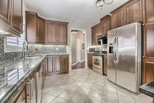 39 Maurier Blvd, House detached with 4 bedrooms, 4 bathrooms and 4 parking in Vaughan ON | Image 5