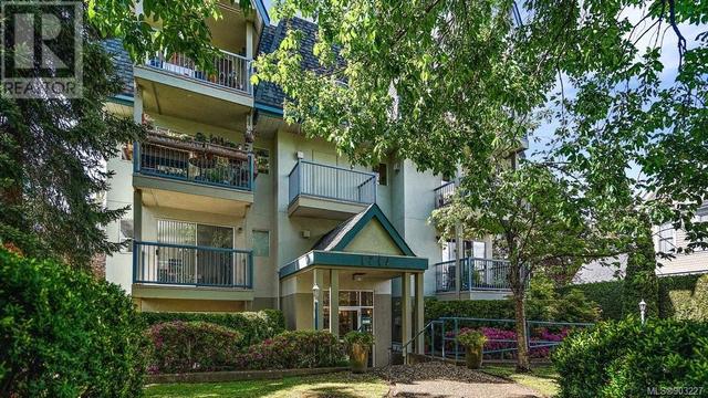 406 - 1714 Fort St, Condo with 2 bedrooms, 2 bathrooms and 1 parking in Victoria BC | Card Image