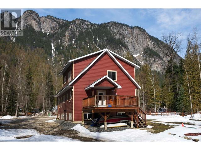 3299 Loschinski Road, House detached with 6 bedrooms, 3 bathrooms and null parking in Columbia Shuswap B BC | Image 44