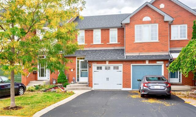 2258 Dale Ridge Dr, House attached with 3 bedrooms, 3 bathrooms and 3 parking in Oakville ON | Image 1