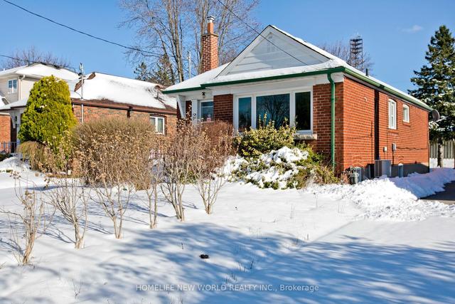 9 Dyson Blvd, House detached with 2 bedrooms, 2 bathrooms and 4 parking in Toronto ON | Image 1