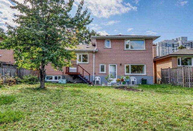 70 Bowerbank Dr, House detached with 3 bedrooms, 2 bathrooms and 3 parking in Toronto ON | Image 16