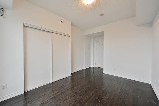 1002 - 7730 Kipling Ave, Condo with 2 bedrooms, 2 bathrooms and 1 parking in Vaughan ON | Image 8