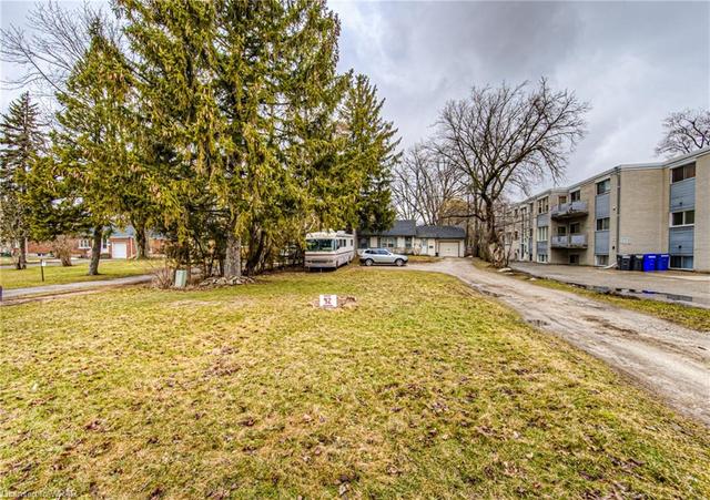 92 River Road E, House detached with 2 bedrooms, 1 bathrooms and null parking in Kitchener ON | Image 1