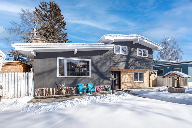 24 Gissing Drive Sw, House detached with 4 bedrooms, 3 bathrooms and 2 parking in Calgary AB | Image 5