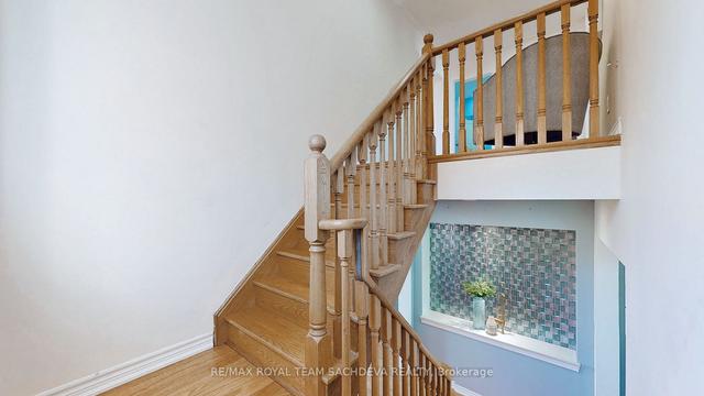 41 Neelands Cres, House detached with 4 bedrooms, 3 bathrooms and 4 parking in Toronto ON | Image 8