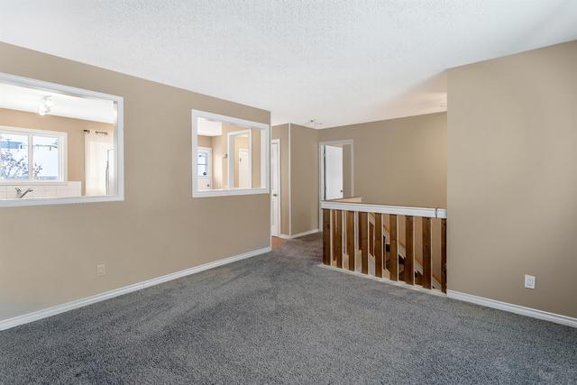 120 Whitehill Place Ne, Home with 3 bedrooms, 2 bathrooms and 2 parking in Calgary AB | Image 5