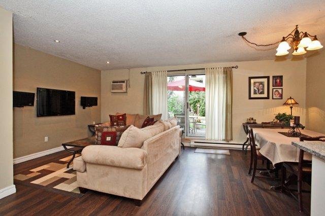 4 - 1008 Falgarwood Dr, Townhouse with 3 bedrooms, 1 bathrooms and null parking in Oakville ON | Image 3