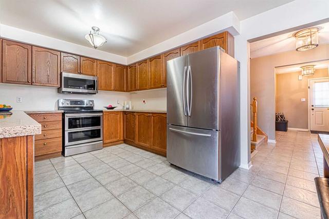 1230 Newell St, House semidetached with 3 bedrooms, 3 bathrooms and 4 parking in Milton ON | Image 2