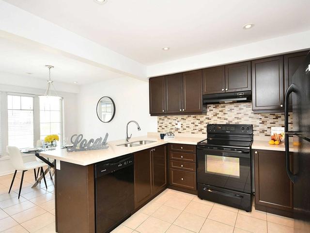 7 Signature Lane, House attached with 3 bedrooms, 3 bathrooms and 3 parking in Brampton ON | Image 5