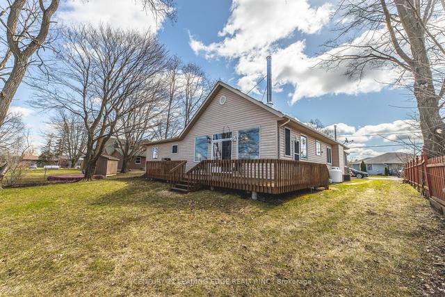 18 Albert St, House detached with 2 bedrooms, 2 bathrooms and 4 parking in Kawartha Lakes ON | Image 20