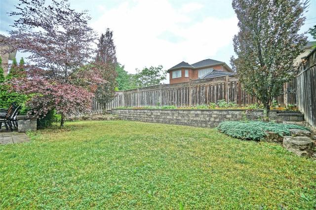 38 Woodbury Cres, House detached with 4 bedrooms, 4 bathrooms and 6 parking in Newmarket ON | Image 13