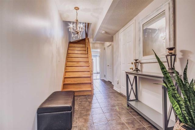 110 Jenkinson Way, Townhouse with 3 bedrooms, 3 bathrooms and 1 parking in Toronto ON | Image 2