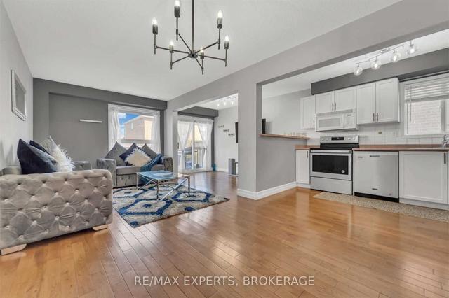 18 Steeprock Rd, House attached with 3 bedrooms, 2 bathrooms and 4 parking in Brampton ON | Image 4