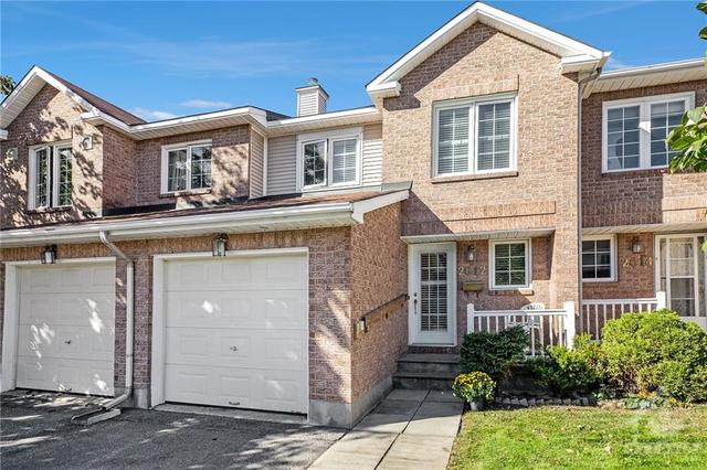 2012 Summerfields Crescent, Townhouse with 3 bedrooms, 3 bathrooms and 2 parking in Ottawa ON | Image 2