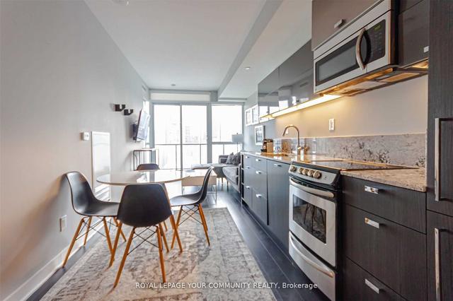 2508 - 290 Adelaide St W, Condo with 1 bedrooms, 1 bathrooms and 1 parking in Toronto ON | Image 2