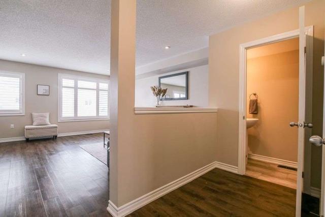 33 Markham Tr, House attached with 3 bedrooms, 3 bathrooms and 2 parking in Clarington ON | Image 5