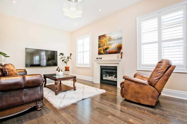 23 Colyton Crt, House detached with 4 bedrooms, 4 bathrooms and 2 parking in Aurora ON | Image 6