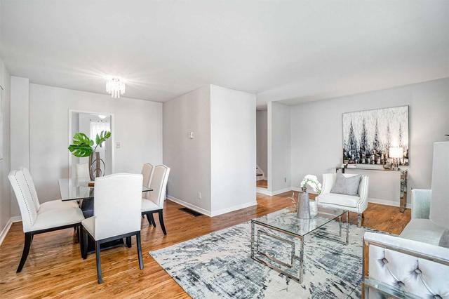 34 - 106 George Henry Blvd, Townhouse with 3 bedrooms, 2 bathrooms and 1 parking in Toronto ON | Image 1