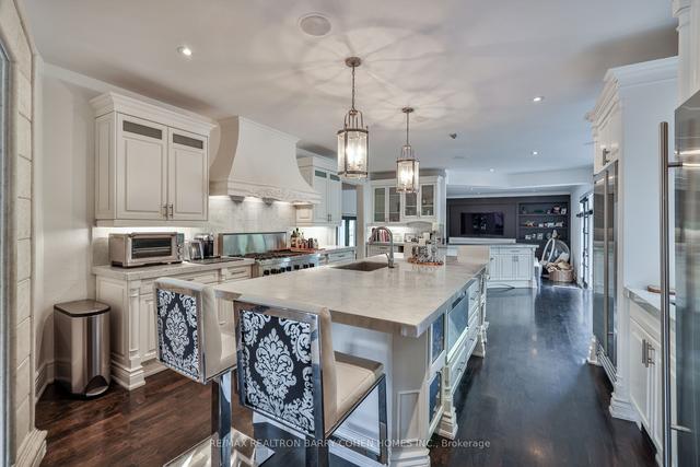3 Hyde Park Circ, House detached with 4 bedrooms, 9 bathrooms and 9 parking in Toronto ON | Image 39
