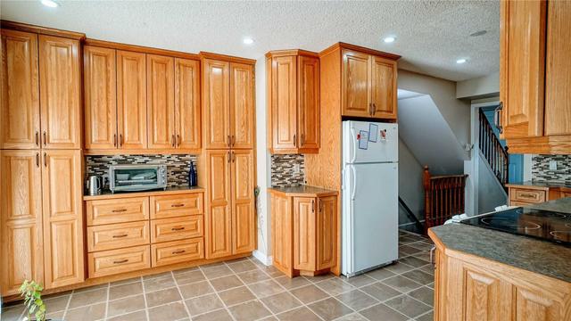 12 Shannon Crt, House detached with 3 bedrooms, 3 bathrooms and 5 parking in Whitby ON | Image 15